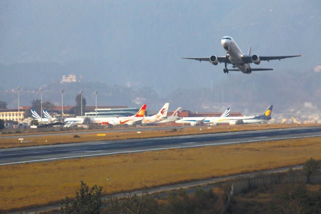 त्रिभुवन विमानस्थलमा बुद्ध र यती ठोक्कियो 