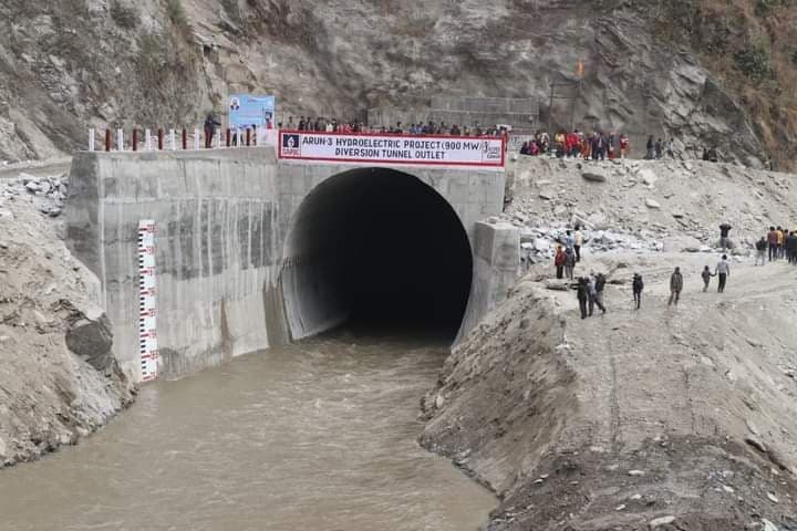 बाँध निर्माणका लागि अरुणको पानी सुरुङमा