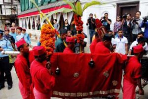 नवरात्रको सातौँ दिन आज पूजा कोठा वा दसैँघरमा फूलपाती भित्र्याइँदै