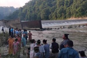 दाेमुखामा पौडी खेल्न गएका भद्रपुरका एक युवकको मृत्यु, अर्का एक बेपत्ता