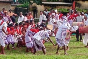 करम पूर्व संध्या, जो उरॉव समुदाय का दशहरा है, पर इनारुवा में भव्य तैयारी