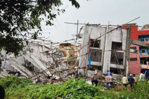 भारतमा वर्षाका कारण निर्माणाधीन साततले भवन भत्किदा पाँच जनाको मृत्यु