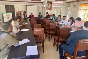 हल्दीबारीमा निर्माण व्यवसायीहरूसँग प्रगति छलफल