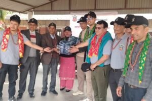 हल्दीबारीका तीन विद्यालयमा गोदावारी एल्मुनाईद्वारा विद्यार्थी पोशाक वितरण