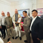 हल्दिवारीमा जगत व + नरमाया वन स्मृति प्रतिष्ठानद्वारा पूर्व प्रधानाध्यापक ओम मिश्र सम्मानित