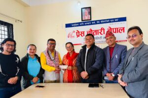 प्रेस चौतारी झापाको उपचार कोषलाई पत्रकार निरौलाको सहयोग