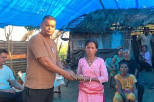 हल्दीबारीमा  ढडुवा युवा क्लबद्वारा राजवंशीको परिवारलाई ५५ हजार  आर्थिक सहयोग