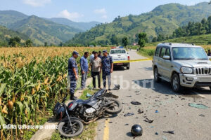 जिप र मोटरसाइकल ठोक्किँदा युवकको मृत्यु