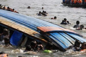 वृन्दावनमा डुंगा पल्टिँदा १० श्रद्धालुको मृत्यु, १५ को उद्धार