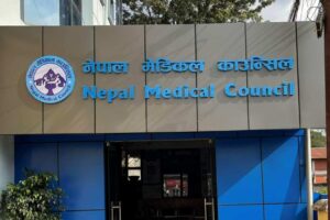 विदेशी नागरिकता लिने १७ चिकित्सकको लाइसेन्स रद्द