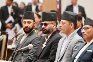 सभामुखमा डीपी अर्यालको उम्मेदवारी दर्ता, रवि लामिछाने प्रस्तावक