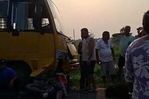 मेचीनगरमा स्कूल गाडीको ठक्करबाट मोटरसाइकल सवार दुई जनाको घटनास्थलमै मृ*त्यु*