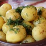 के आलु खानाले पेटमा ग्यास बढ्छ ? हेर्नुहोस् चिकित्सकको यस्तो छ जवाफ
