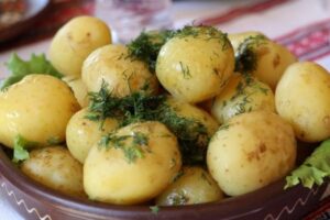के आलु खानाले पेटमा ग्यास बढ्छ ? हेर्नुहोस् चिकित्सकको यस्तो छ जवाफ